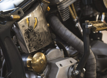 Custombike Motorblock von der Seite inklusive Kicker und custom Painting